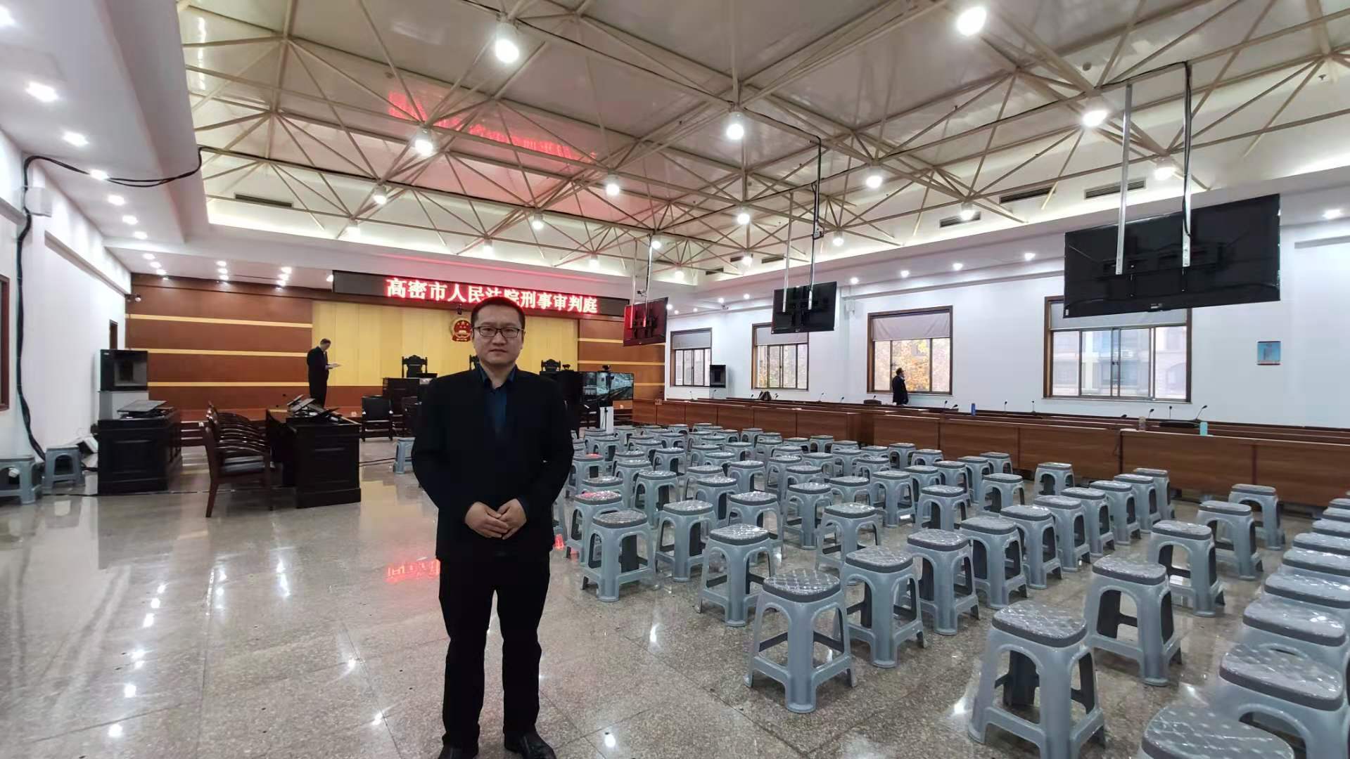 王炜超律师参加高密315大案99名被告人集体受审